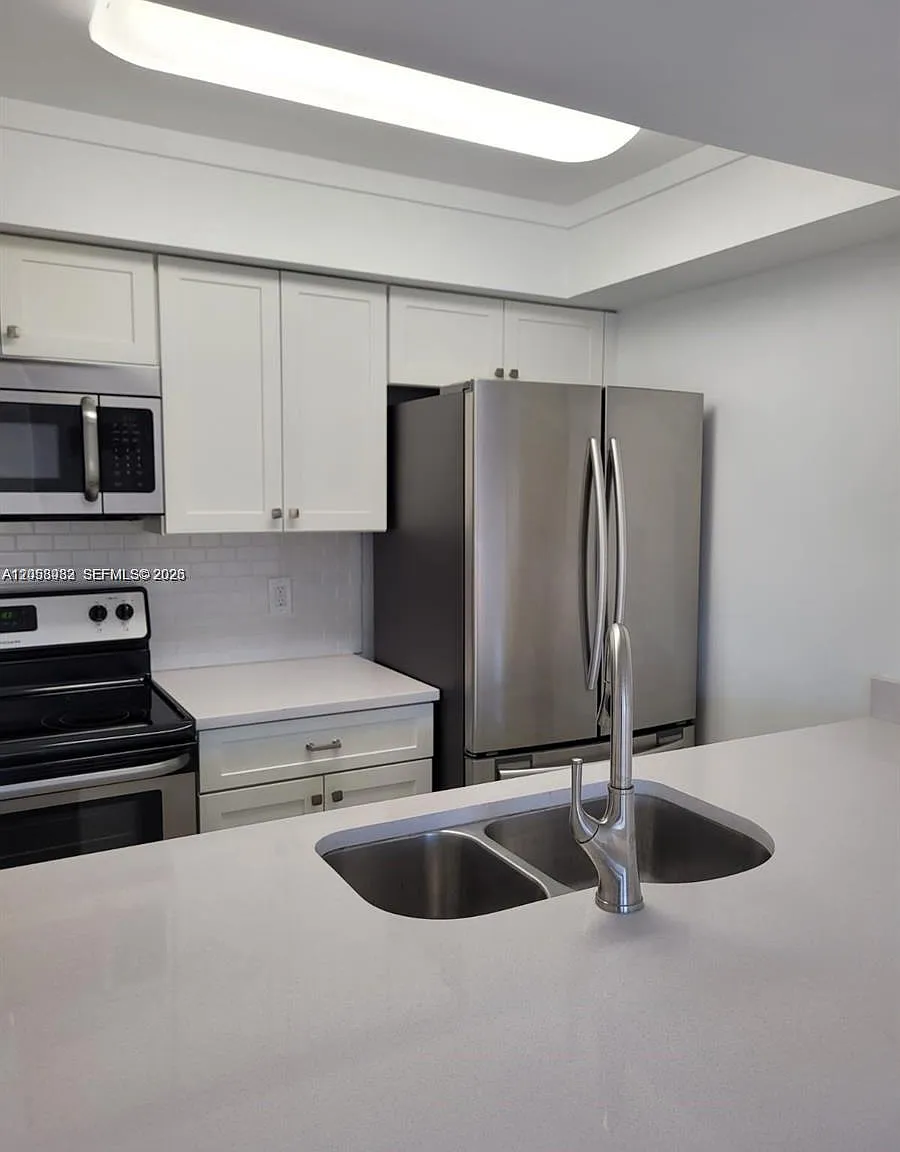 Tara Gardens 1 Condo — Photo 4