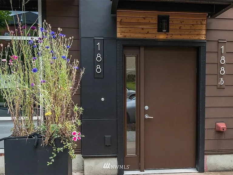 188 Shy Bear Way NW — Photo 2