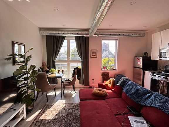 3rd image of 84 Eccles St #7