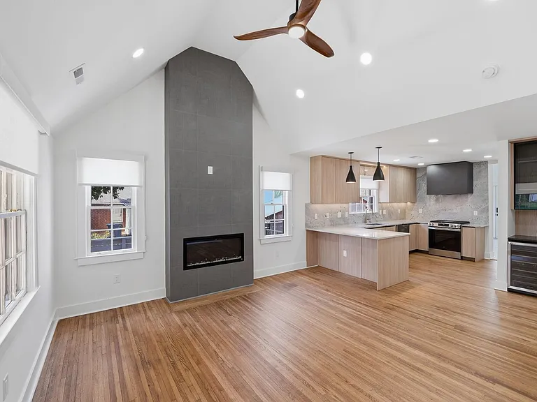 1838 Merriman Ave — Photo 3