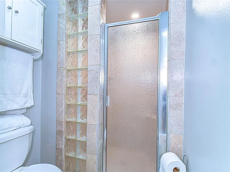 13870 Oakwood Ln — Photo 21