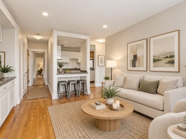451 Park Dr APT 4D, Boston, MA 02215