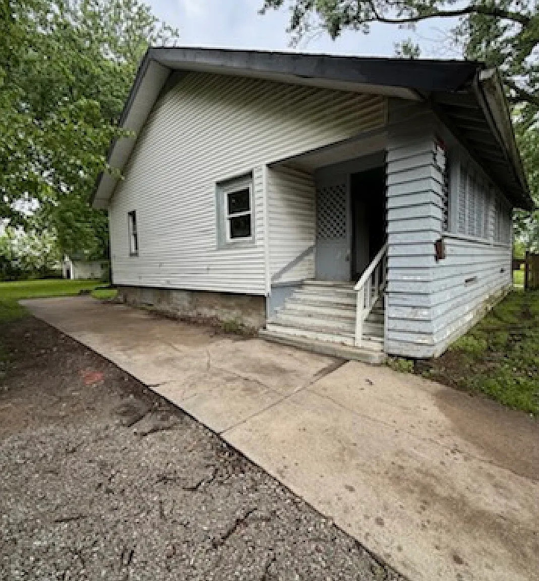 2 bed, 858 sqft, $875 — Photo 2