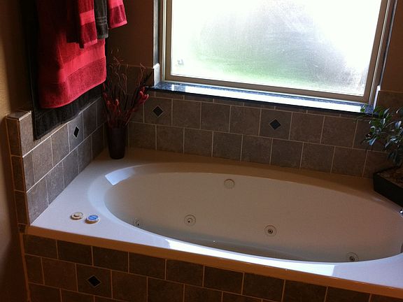 Jetted Tub / Used Once