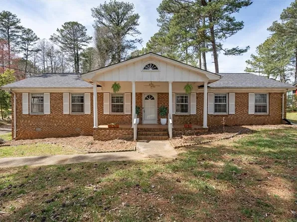 70 Gibson Dr, Carrollton, GA 30117