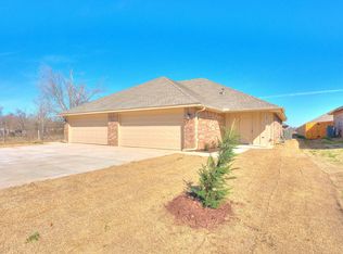 1303 E Ash St, El Reno, OK 73036