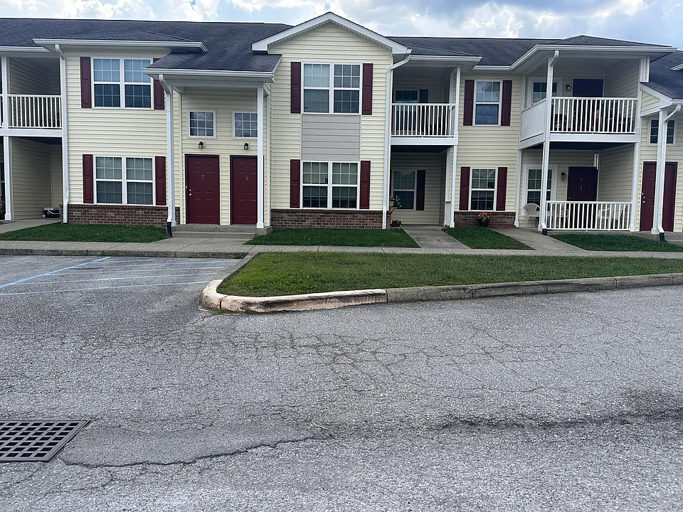Trafalgar Pointe Apartments