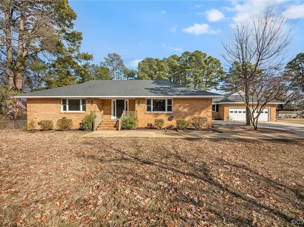 1977 Tidemill Haven Ln, Gloucester, VA 23072