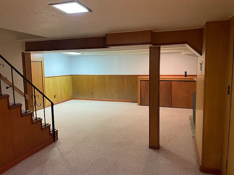 Finished basement w ample storage