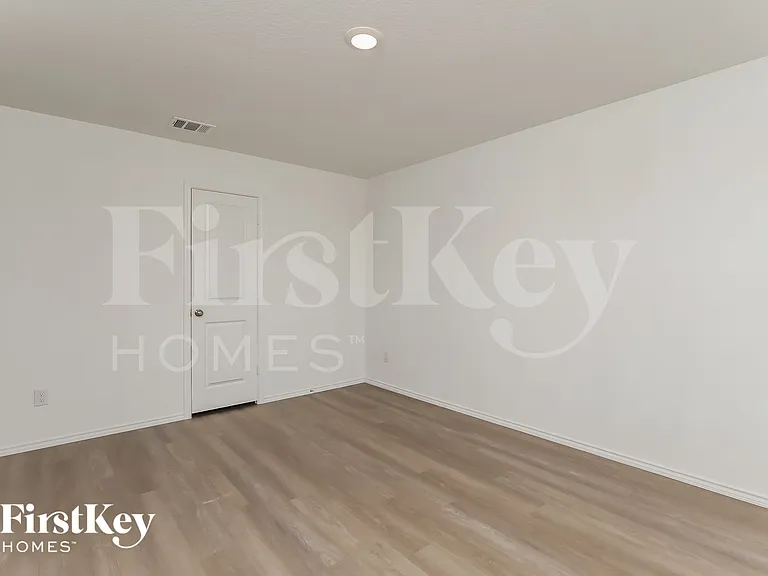 10643 Erinita Way — Photo 9