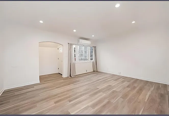 3270 Descanso Dr — Photo 1