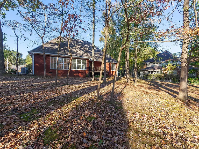 108 Barrett Pl — Photo 3