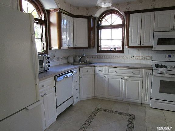 5th image of 227 Spruce St