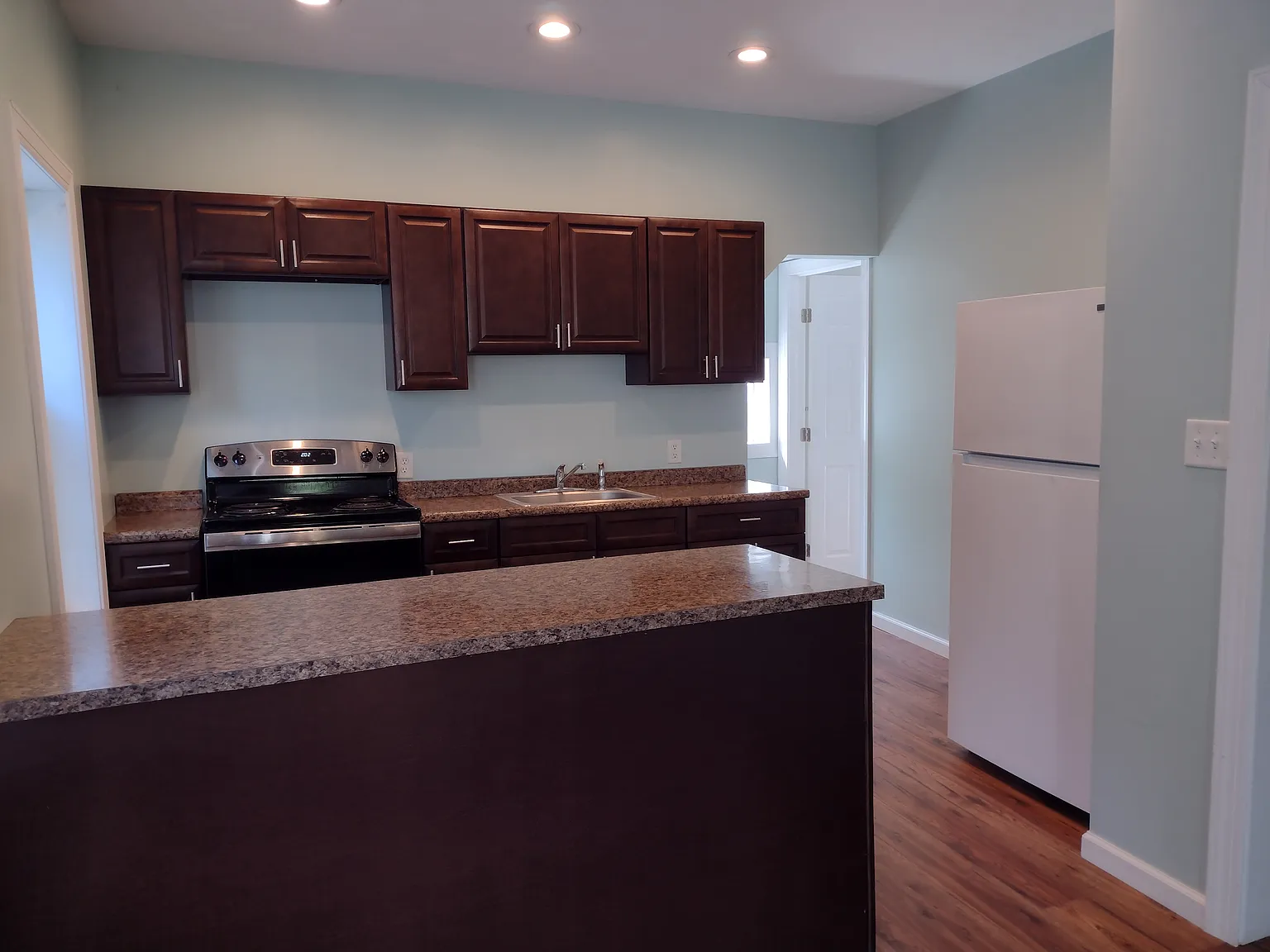 2 bed, 700 sqft, $775 — Photo 3
