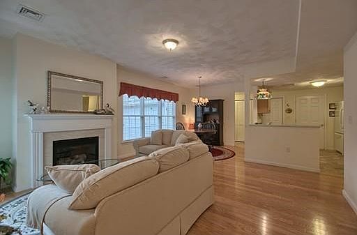 3rd image of 906 Alyssa Dr
