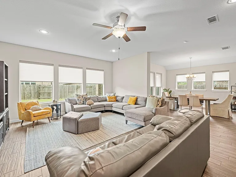6811 Andorra Cove Cir — Photo 9