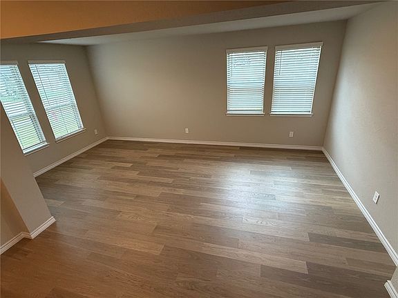 4th image of 1207 Canton Dr
