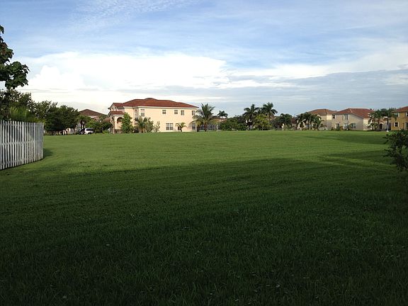 Green Area attached to yard