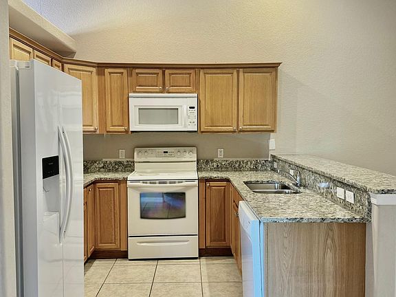 4th image of 2087 Redmond St