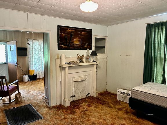 4th image of 230 Rutland St