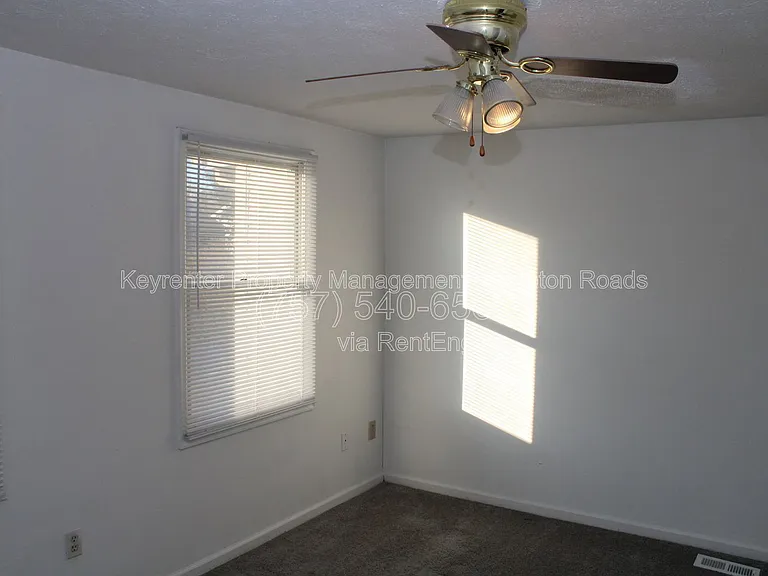 44 Lucinda Ct — Photo 31