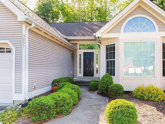 3rd image of 3897 Carriage Hill Ln