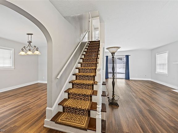 2nd image of 455 Auburndale Ave
