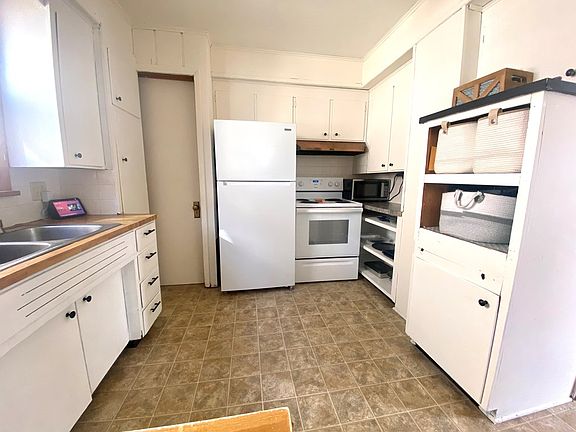 3rd image of 229 W Liberty St