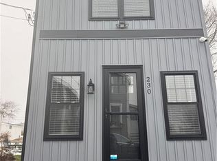 230 Cedar Ave, Portsmouth, RI 02871
