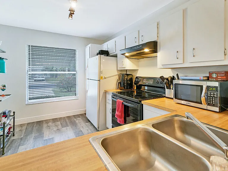 113 Pinewood Ct — Photo 15