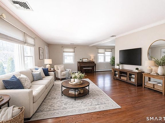 5th image of 732 Tunxis Hill Rd