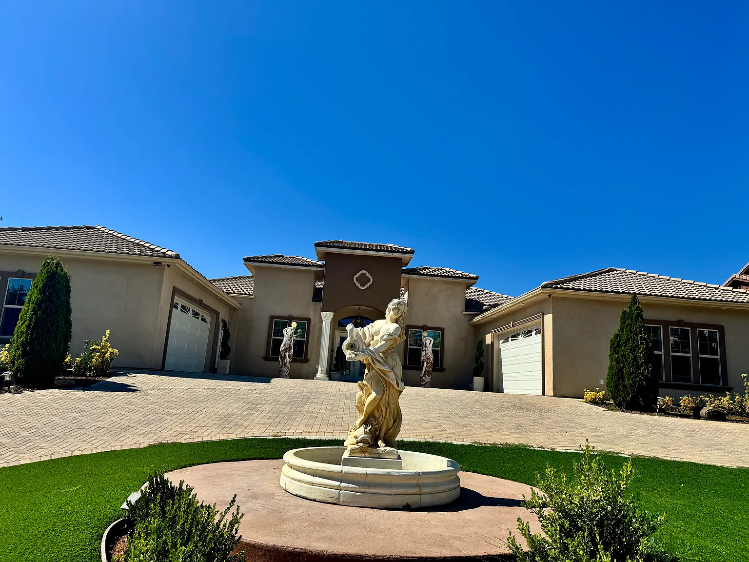 4 bed, 2.5 bath, 1940 sqft, $3,400 — Photo 1