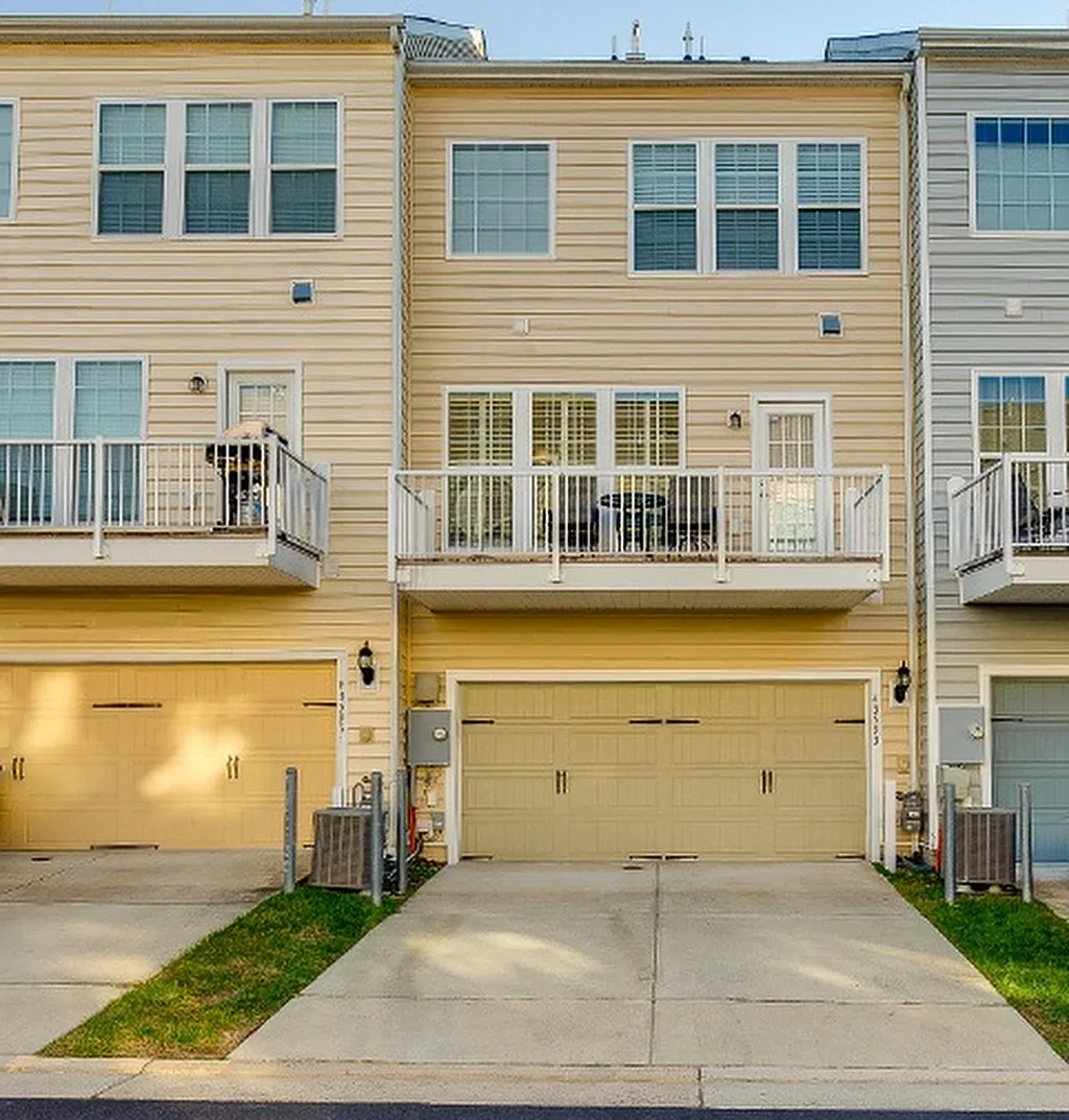 4 bed, 3.5 bath, 2192 sqft, $3,049 — Photo 3