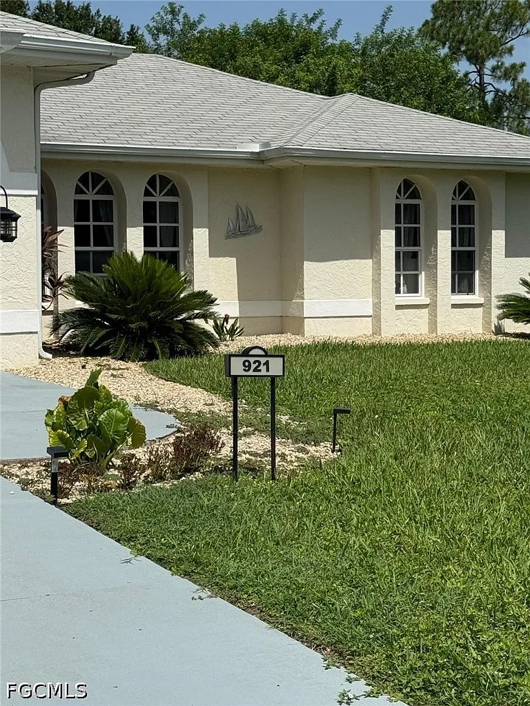 3 bed, 2.0 bath, 1383 sqft, $2,600 — Photo 1