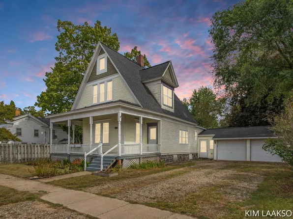 307 S Niles St, Paw Paw, MI 49079