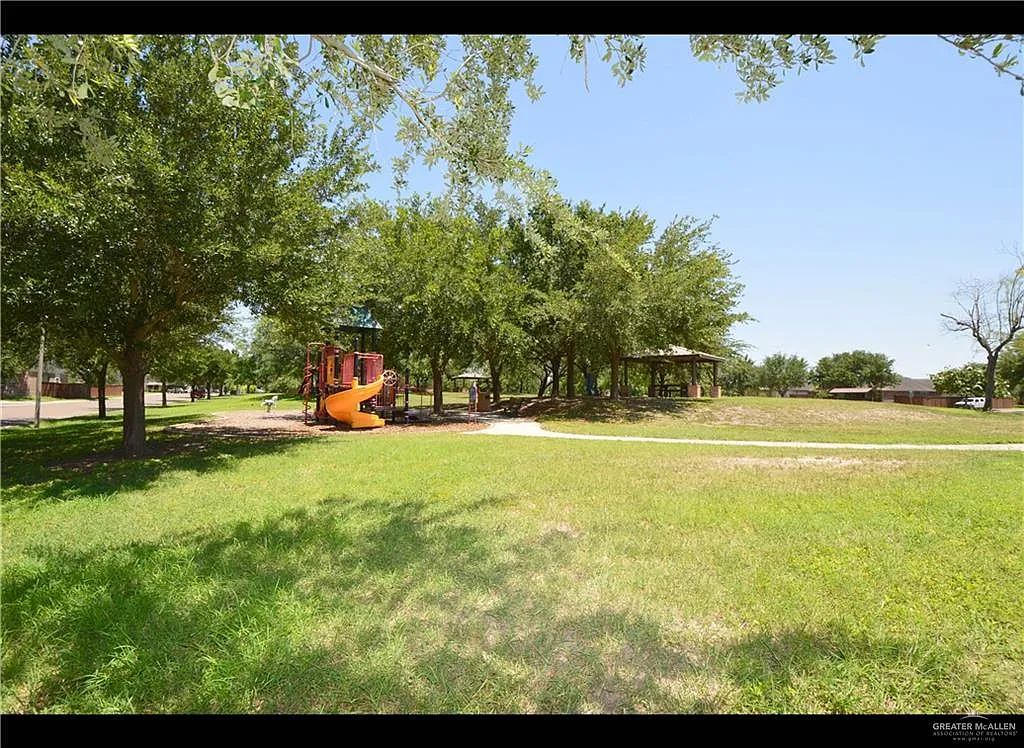 4 bed, 2.5 bath, 2785 sqft, $2,450 — Photo 3