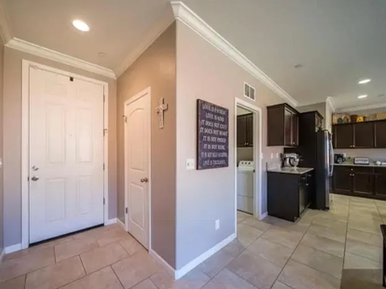 1164 W Muir Way — Photo 4