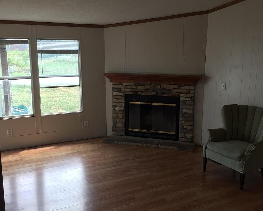 2nd image of 110 Pebbles Ln