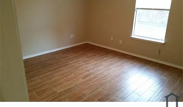 3 bed, 1200 sqft, $2,200 — Photo 3