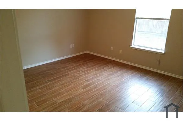 Building Photo - 502 Kings Way Dr