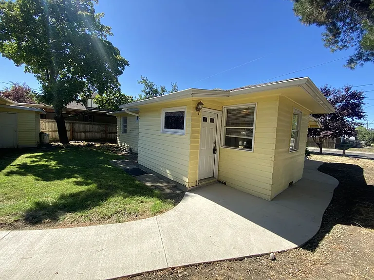 710 W Broccoli St — Photo 31