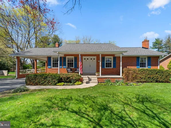 8008 Meadowview Dr, Frederick, MD 21702