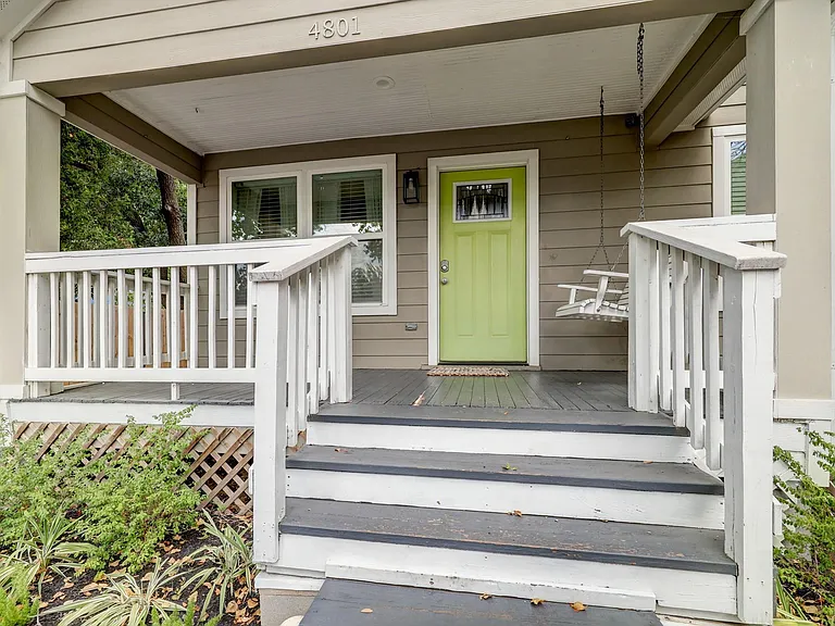 4801 Avenue H — Photo 2