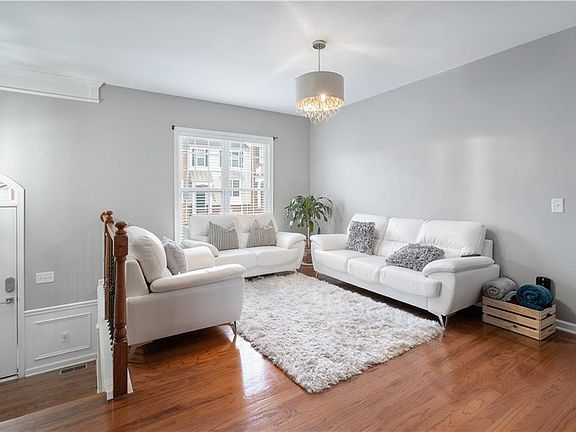 2nd image of 212 Balaban Cir