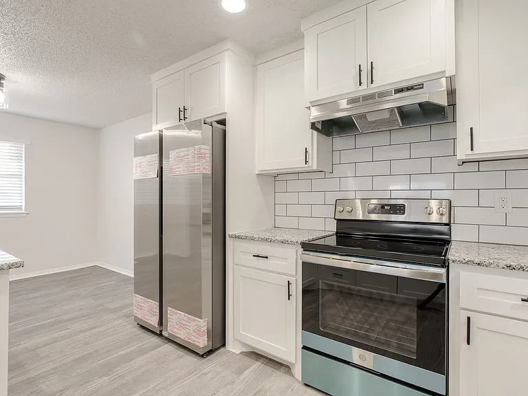 11715 N Francis Ave — Photo 12