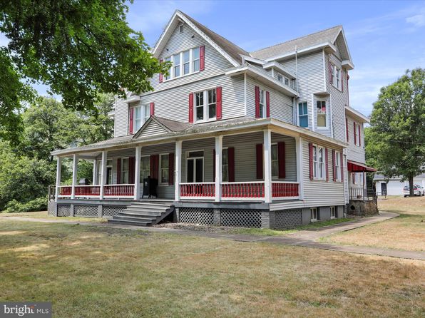 433 Hanover St, Luke, MD 21540