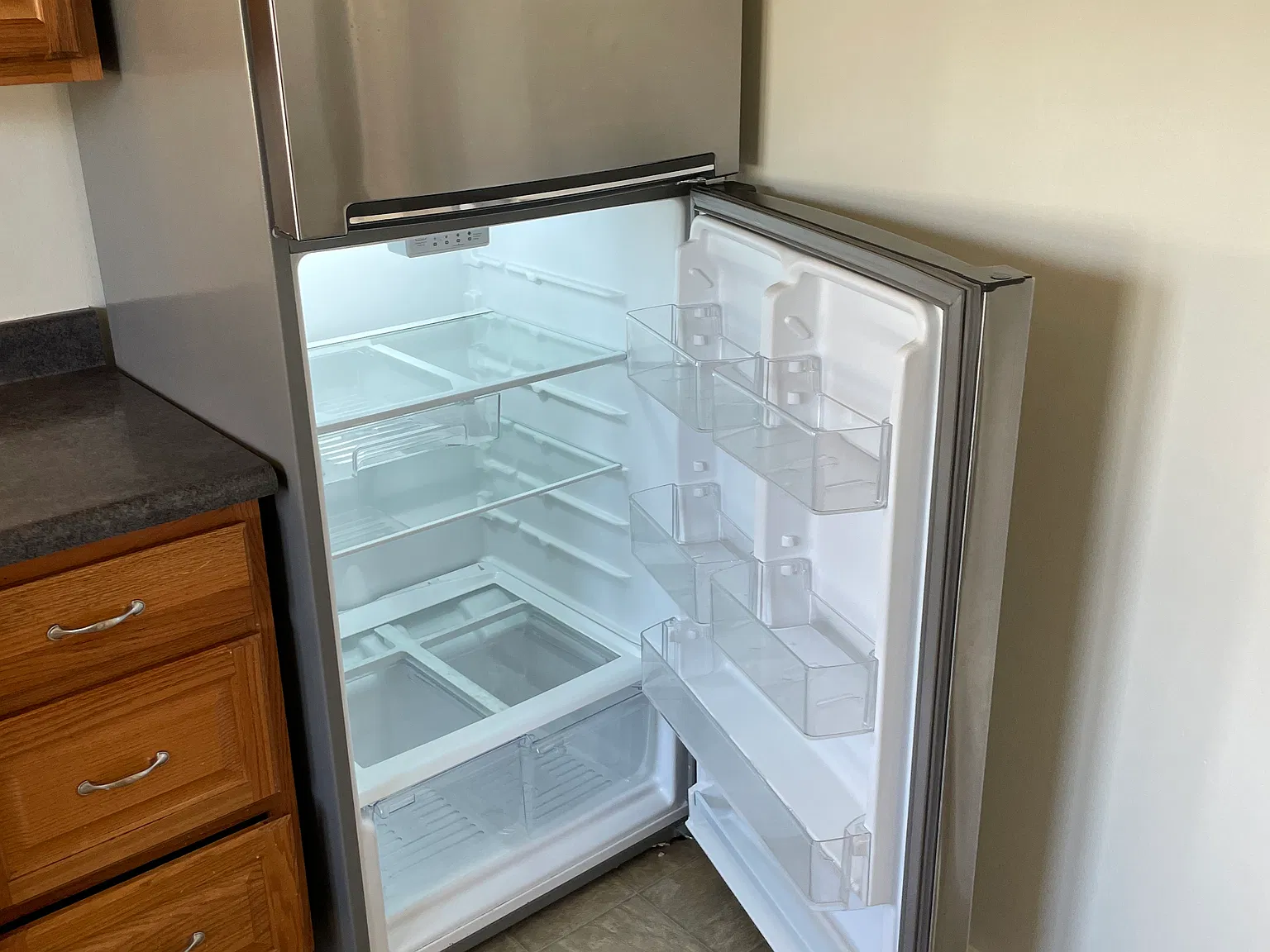 3 bed, 900 sqft, $3,400 — Photo 4