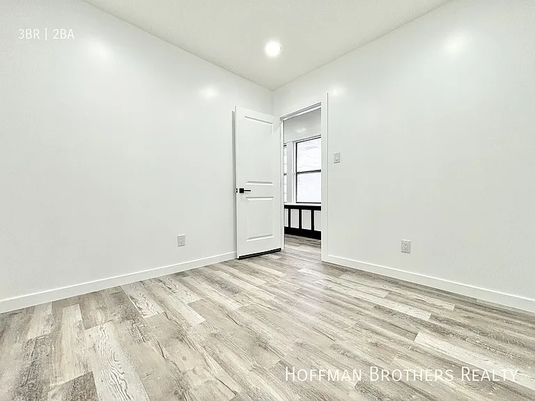 1518 W 11th Pl #1/2 — Photo 11