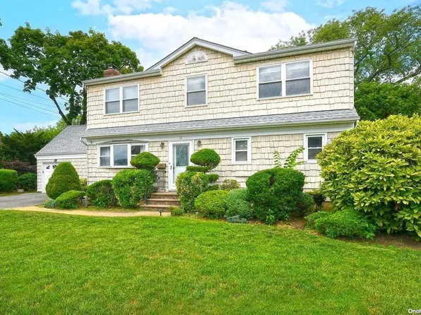 15 Columbia Place, Merrick, NY 11566