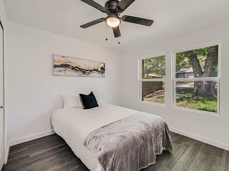 6913 Shannon Dr — Photo 11